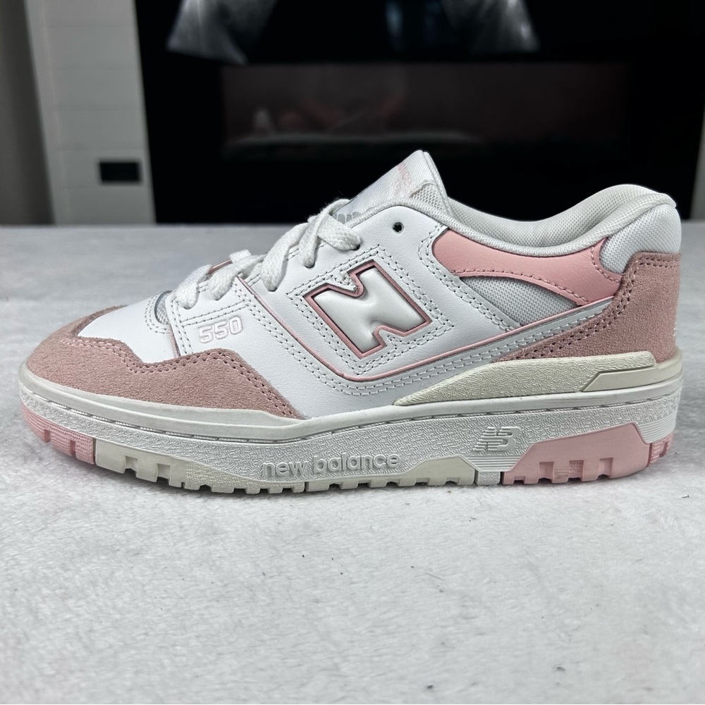 New Balance 550 Kids Sneakers Size 4.5 White Pink Casual Athletic Shoes New